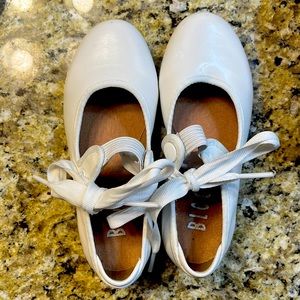 Kids 10 M Bloch tap shoes, used August to October and grew out of them.